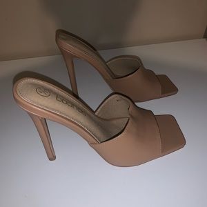 Open square toe pumps